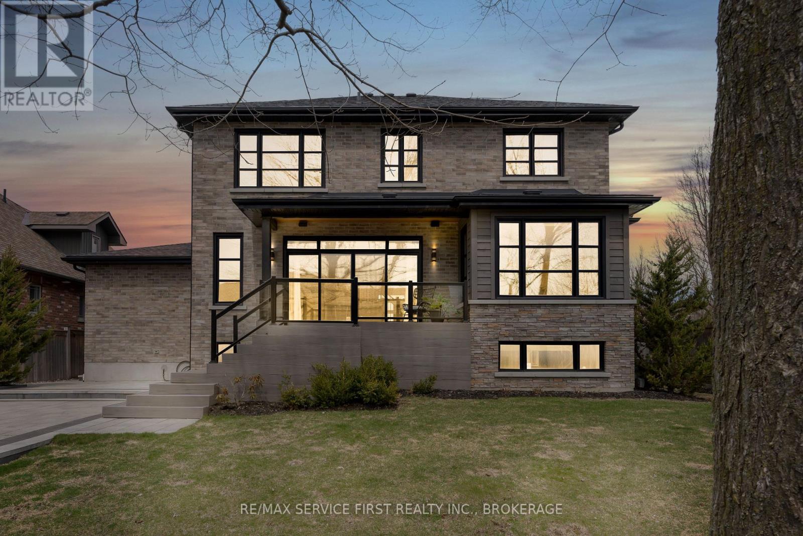 900 ROSHAN DRIVE