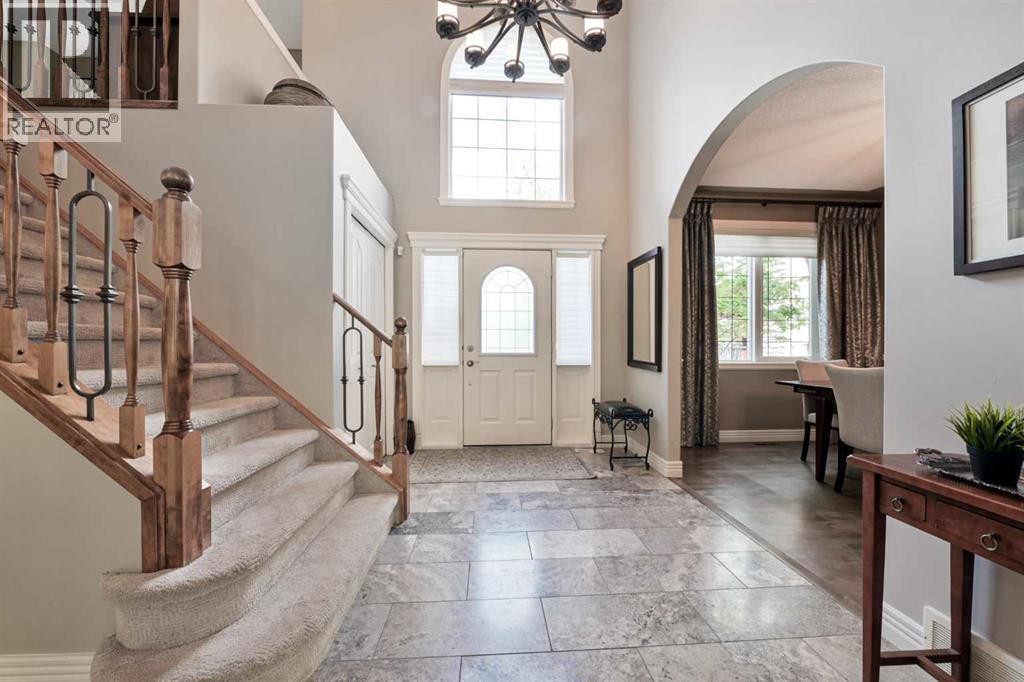 136 Strathlea Place SW