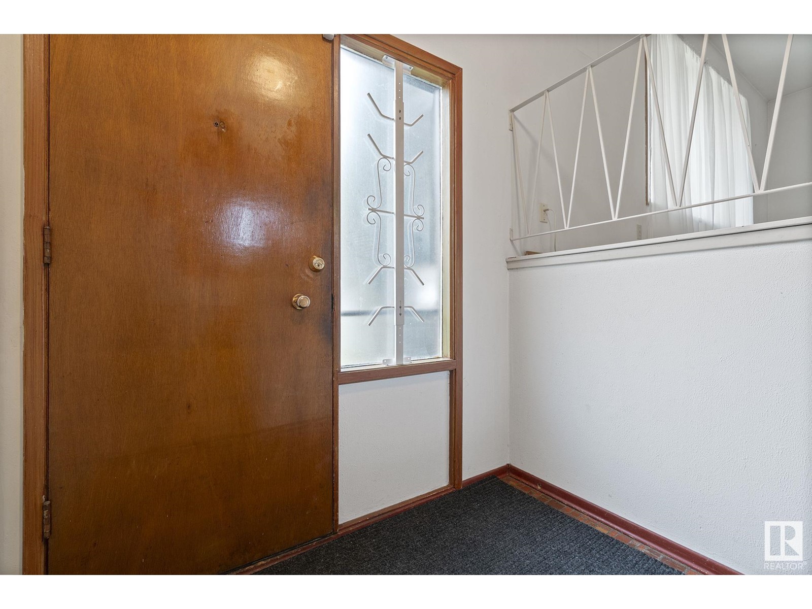 8724 164A ST NW
