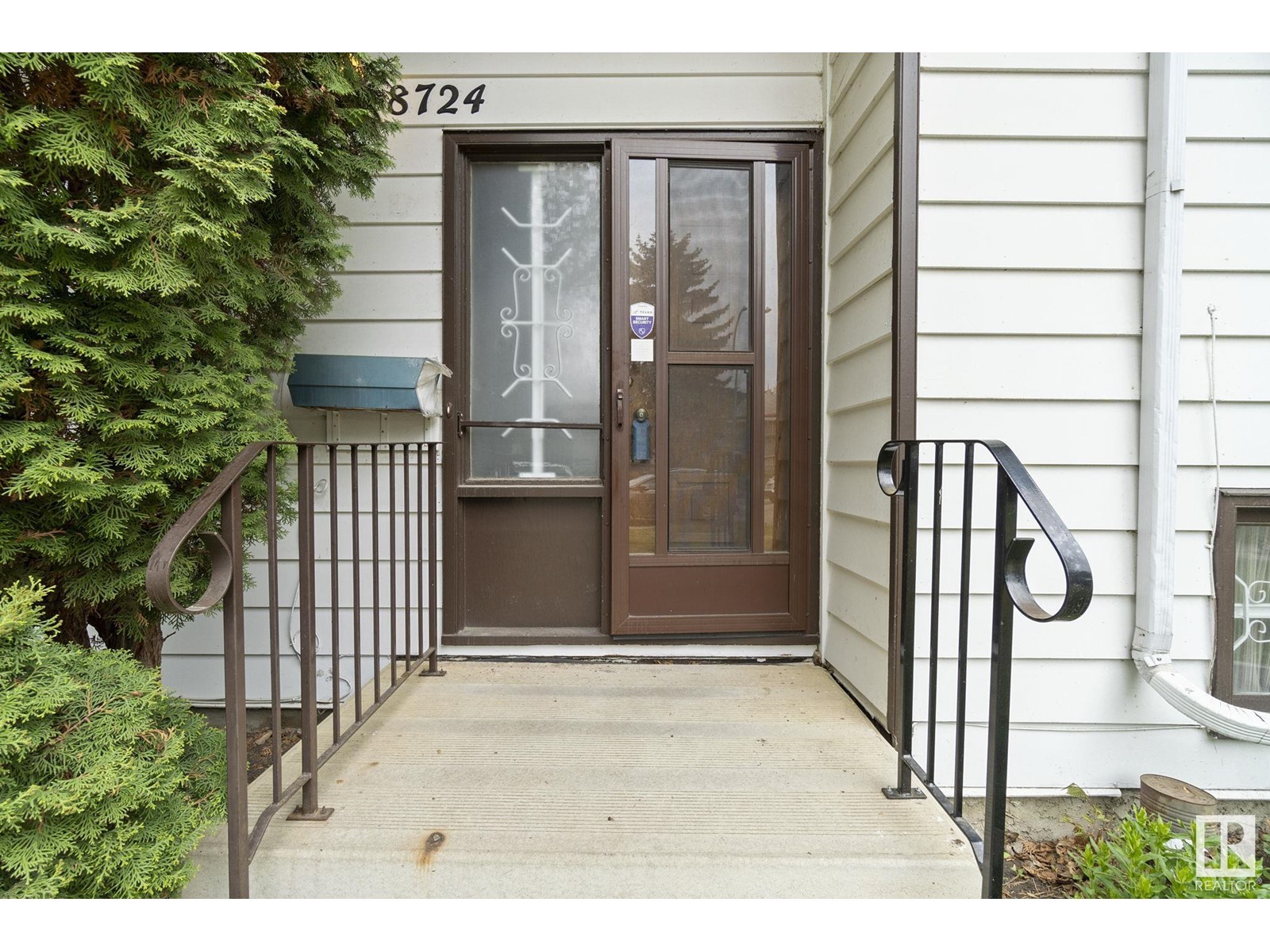 8724 164A ST NW