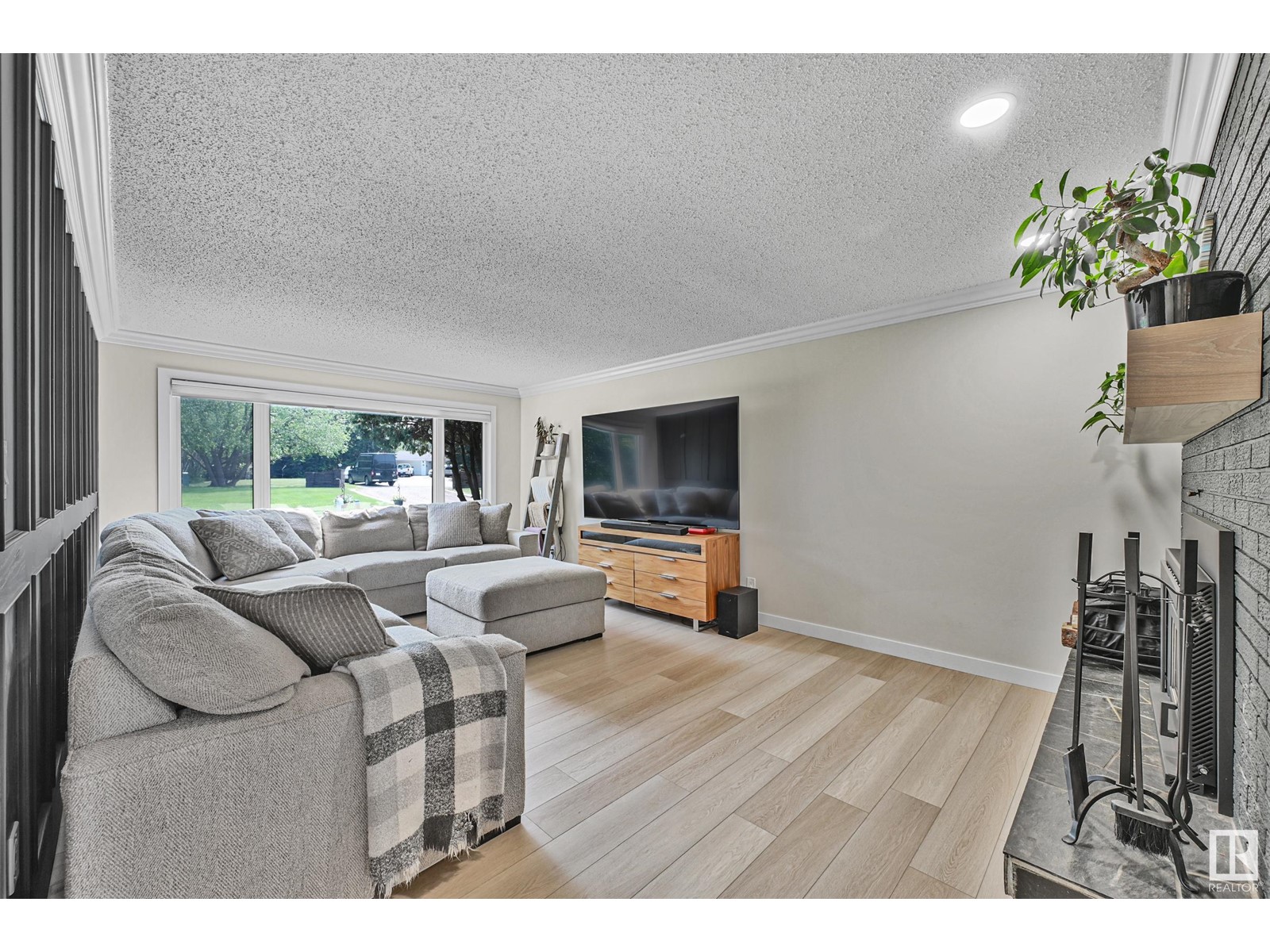 #12 55305 RGE ROAD 242