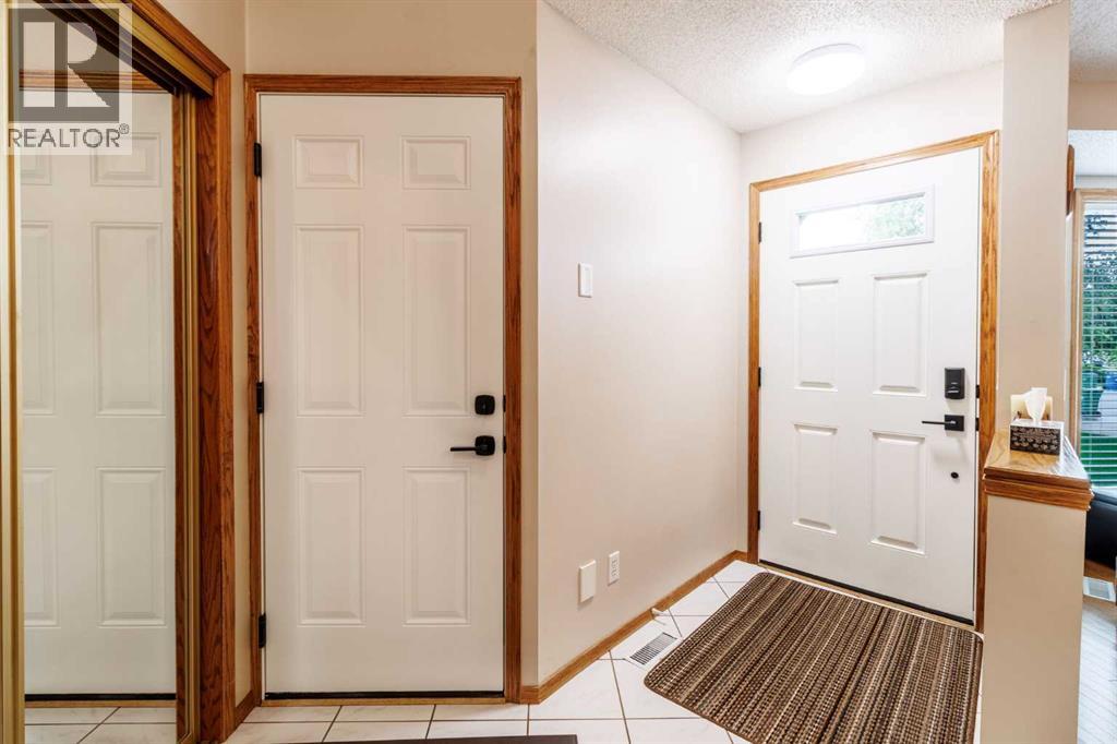20 Macewan Ridge Gate NW
