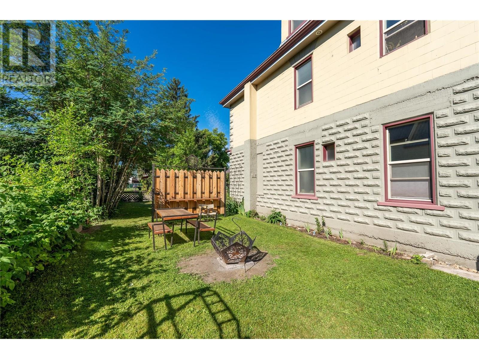 304 Second Street E