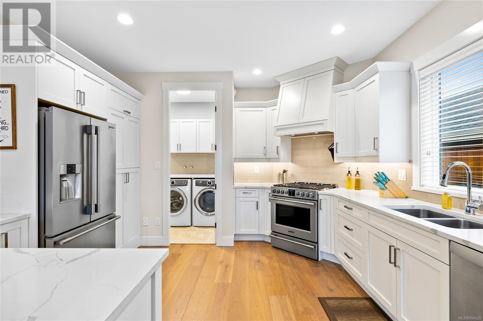 1004 Brookfield Cres