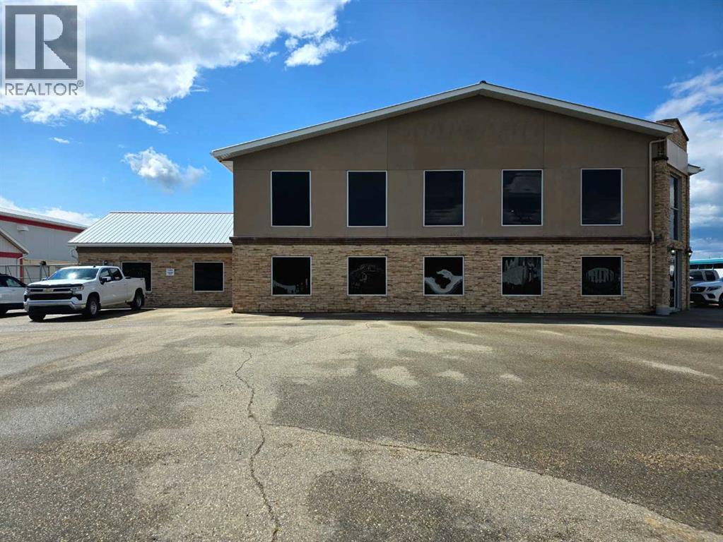 Photo 1 of 6 — 5012 Caxton Street, Whitecourt, AB T7S1X7