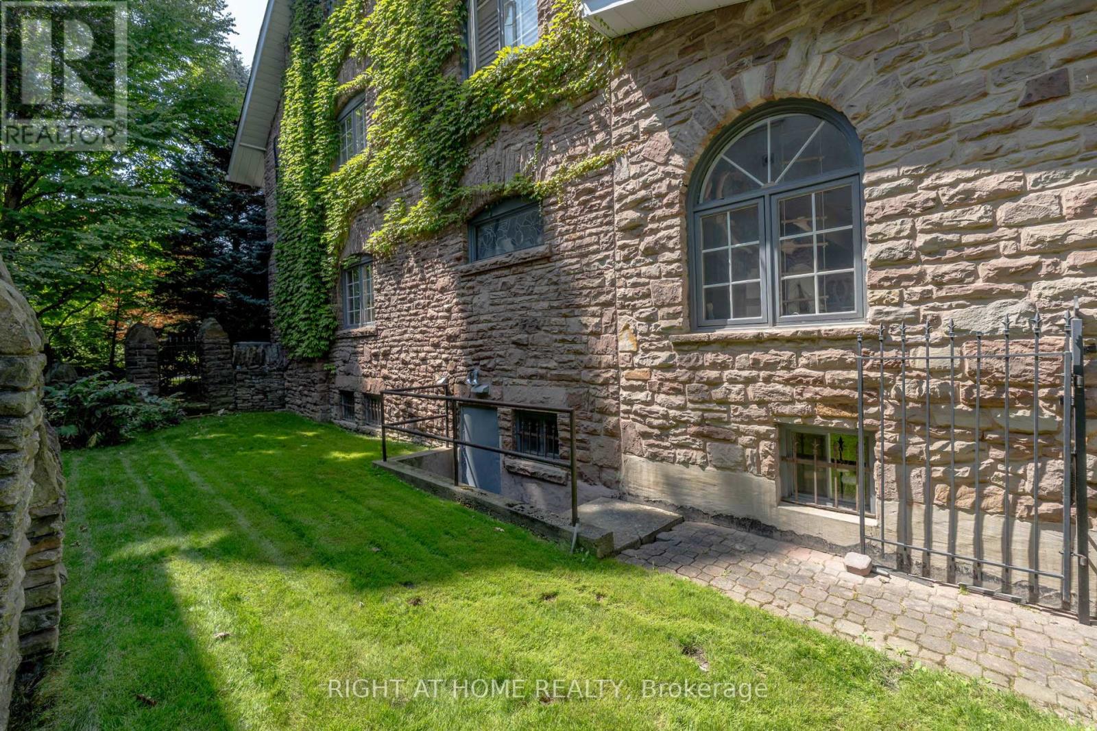 287 RUSSELL HILL ROAD