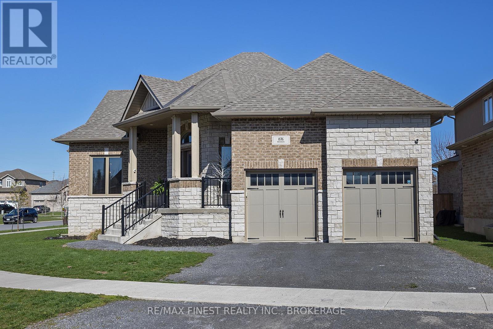 876 ROSHAN DRIVE