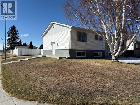 1206 6 Street N Lethbridge AB T1H1Y5