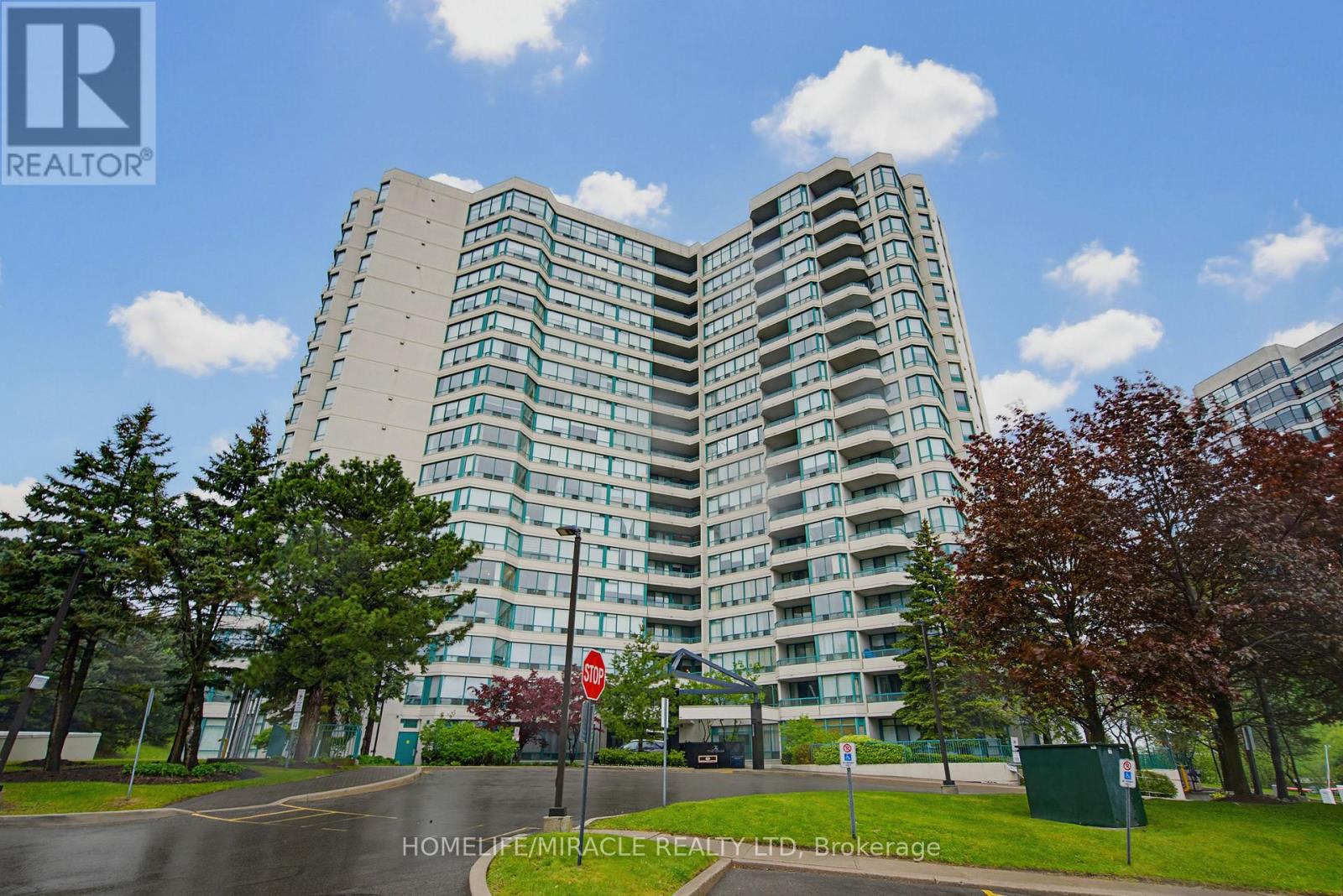 Photo 1 of 31 — PH211 - 7250 YONGE STREET Unit PH211, Vaughan (Crestwood-Springfarm-Yorkhill), ON L4J7X1