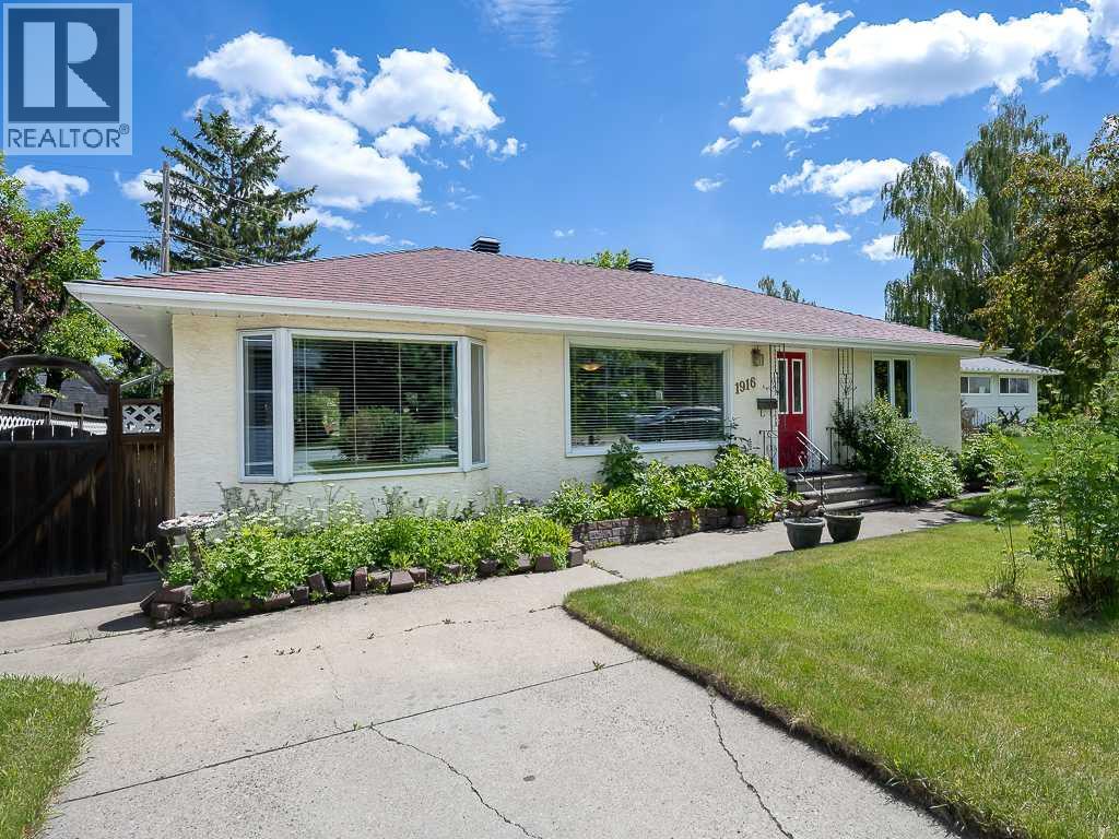 1916 Grand Oaks Drive SW