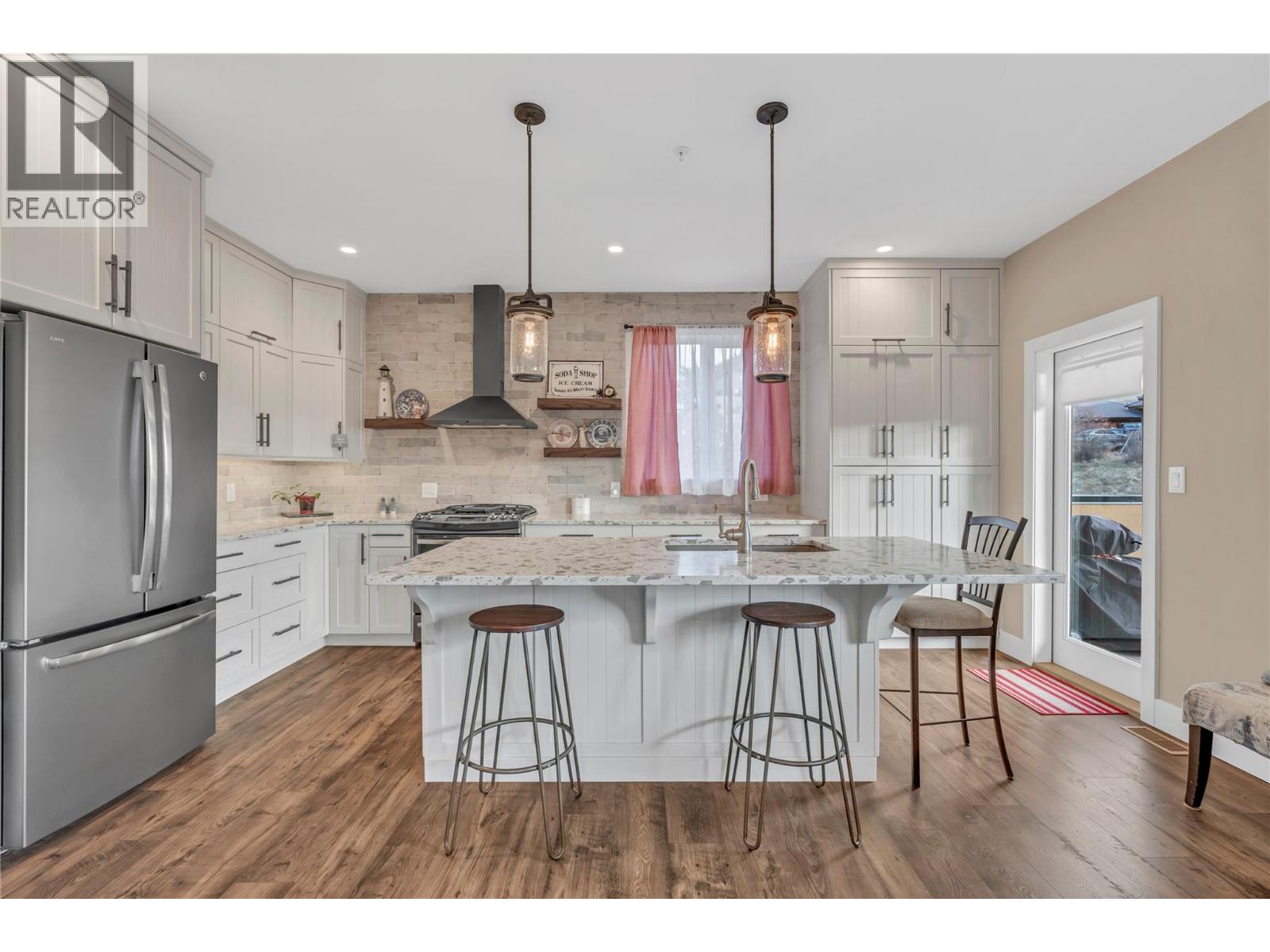 6709 Victoria Road Unit# 3
