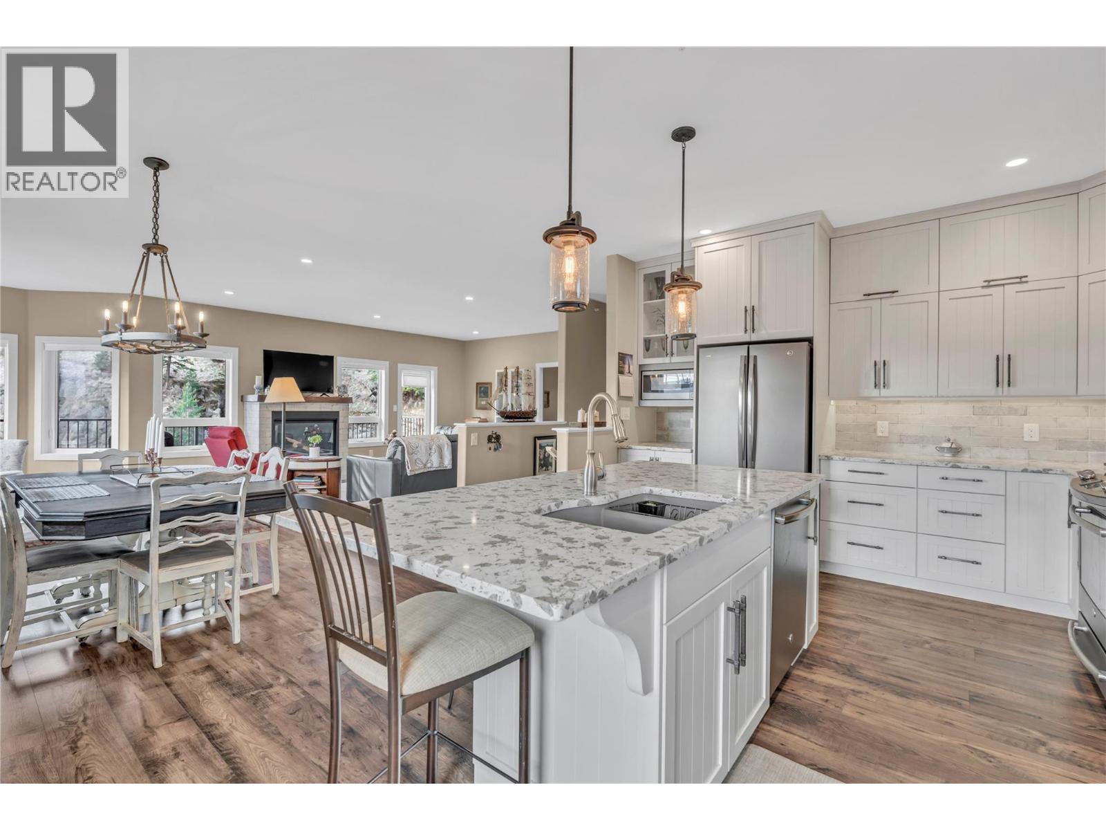 6709 Victoria Road Unit# 3