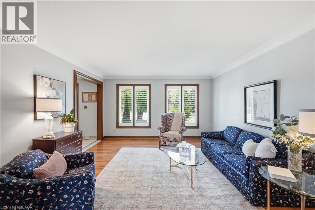 24 RENFREW Drive