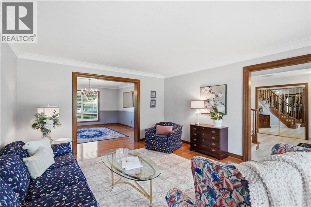 24 RENFREW Drive