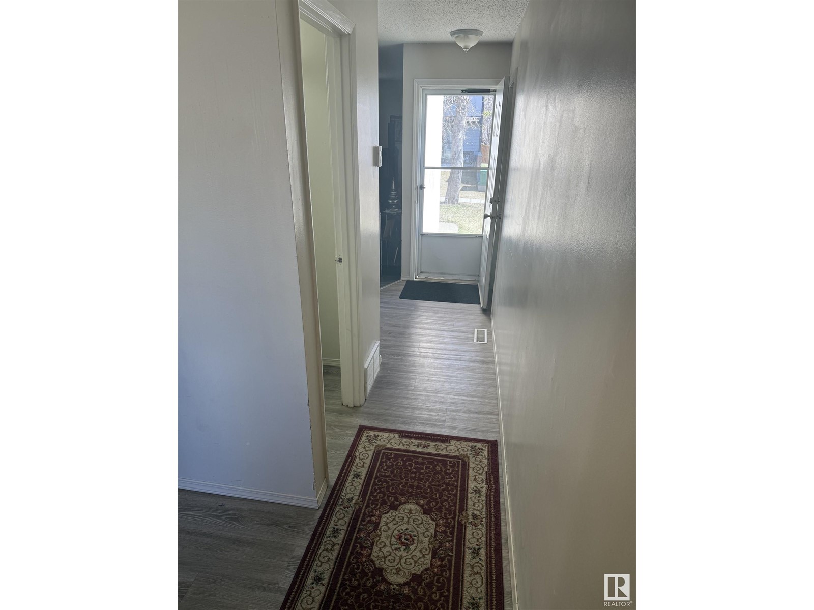 #166 3308 113 AV NW