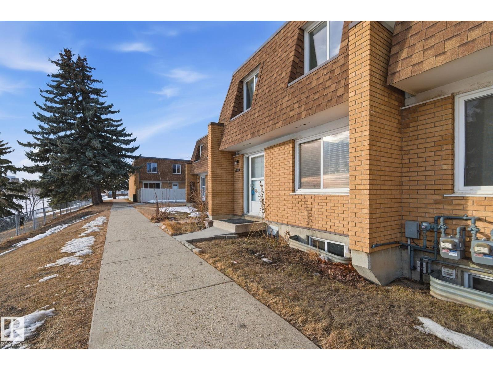 180 LONDONDERRY SQ NW