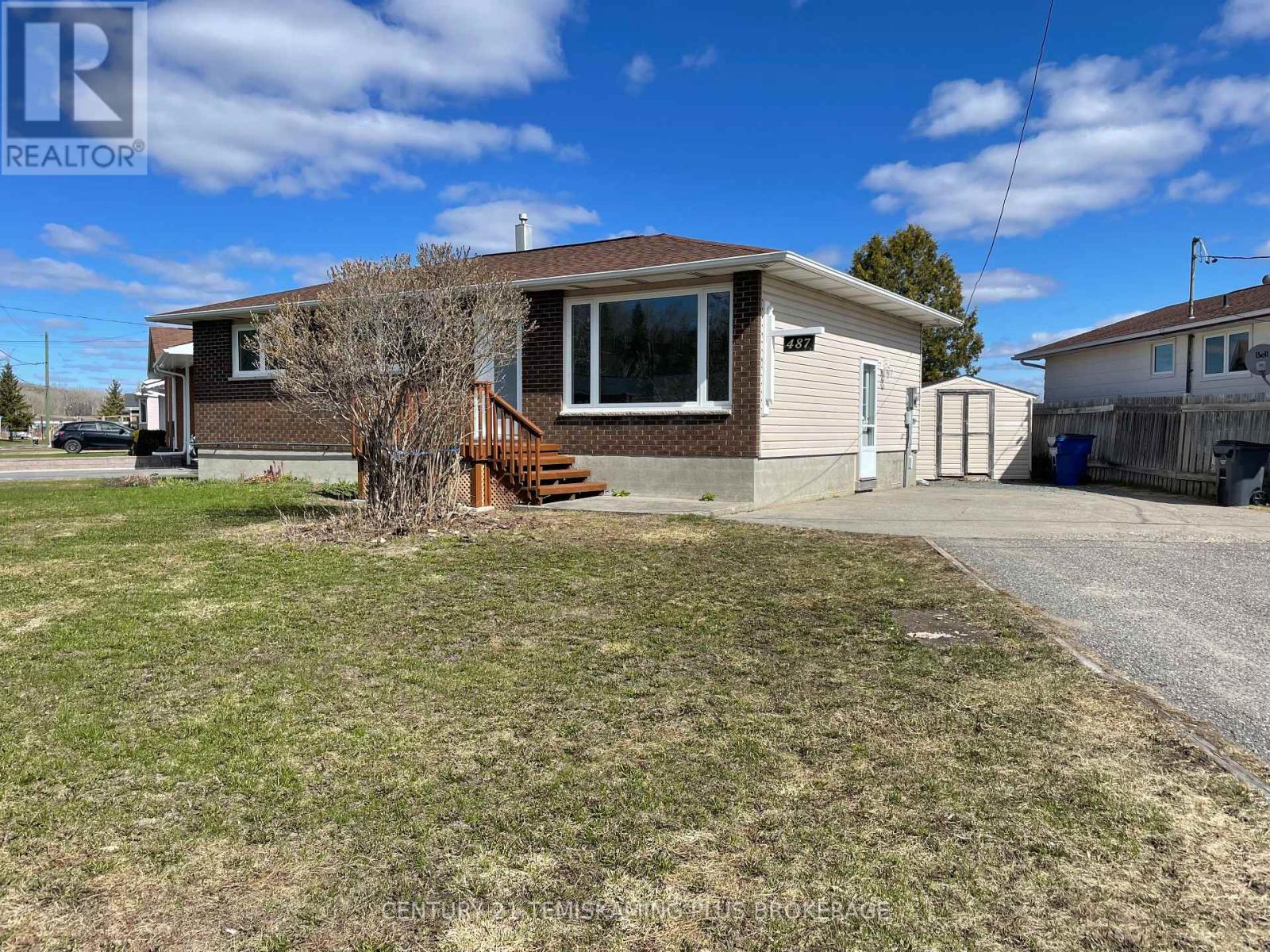 Photo 1 of 33 — 487 ROSS AVENUE, Temiskaming Shores (New Liskeard), ON P0J1P0
