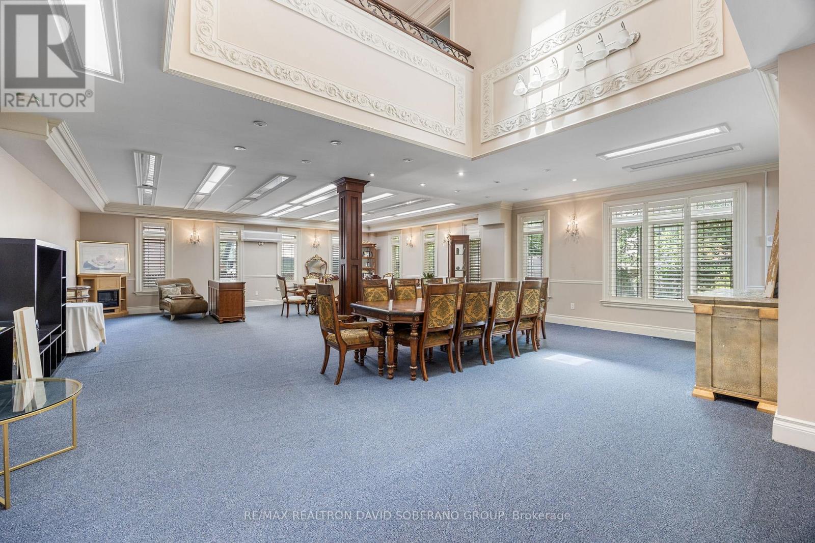 10 BAINBRIDGE AVENUE