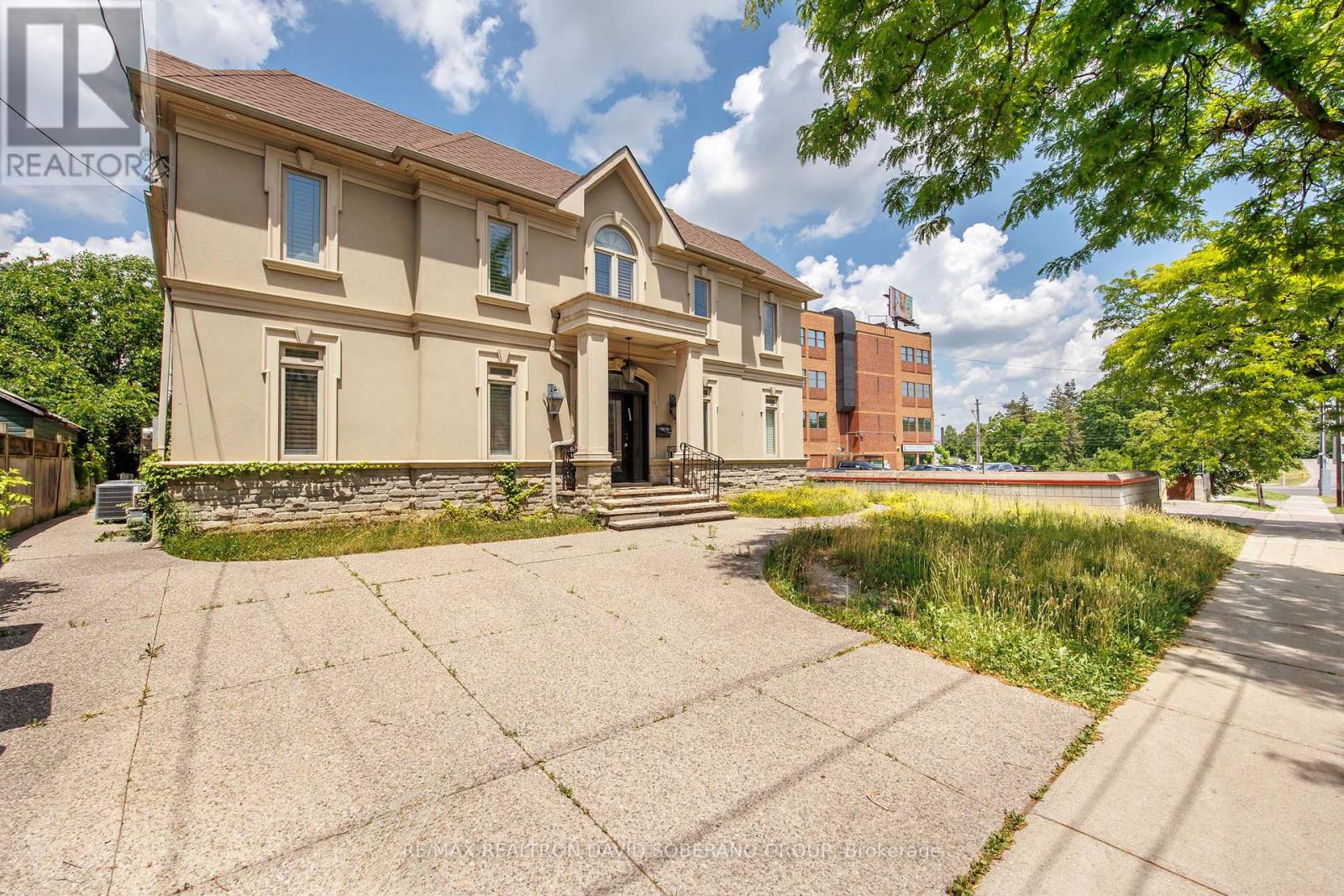 10 BAINBRIDGE AVENUE