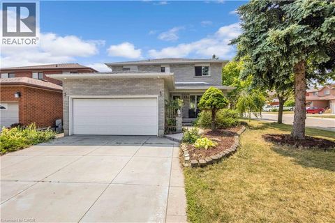 2 ROBESPIERRE Court Hamilton ON L9B2G6