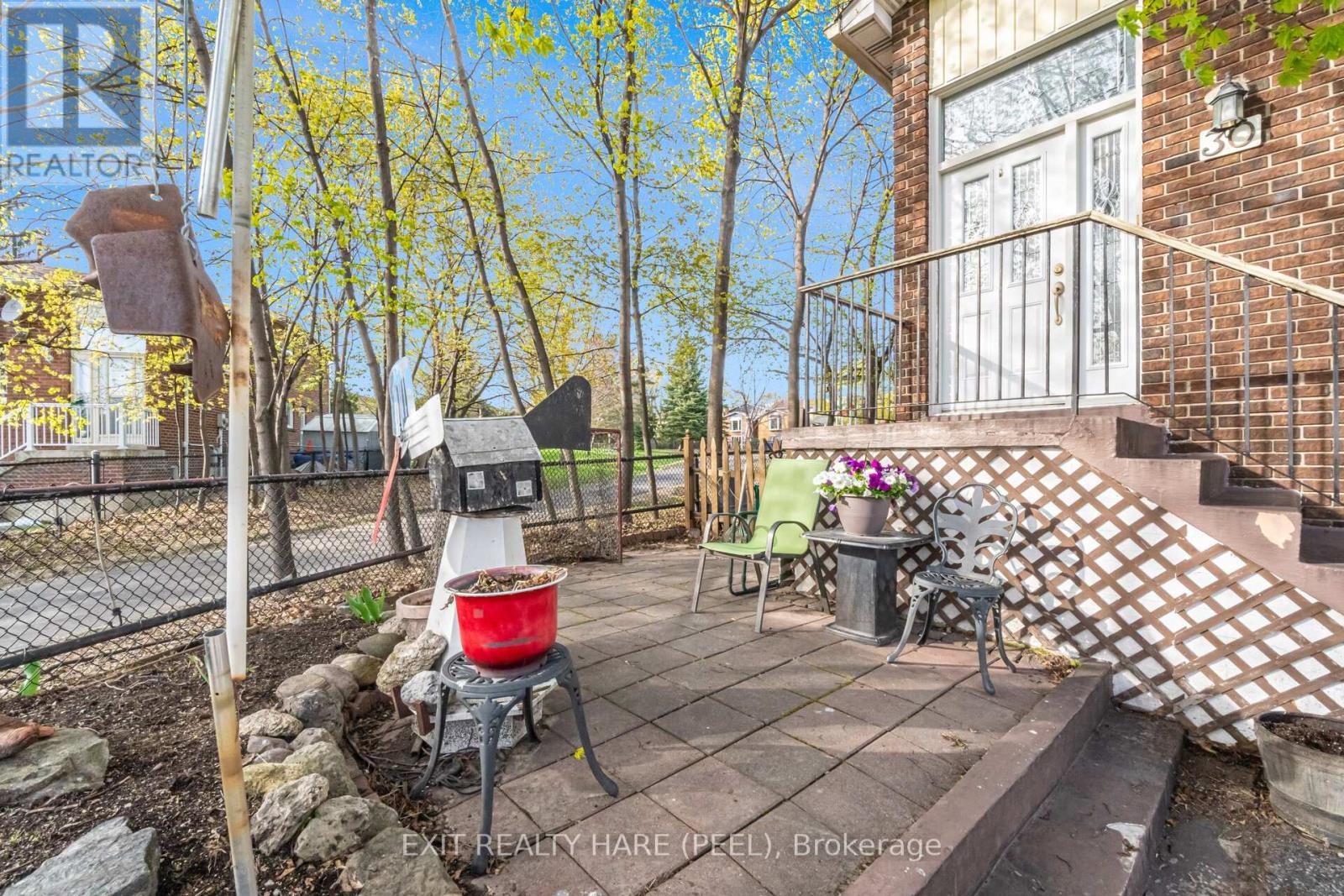 30 THORSBY COURT - Photo 3