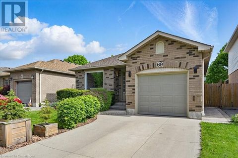 69 HILLGARDEN Drive Stoney Creek ON L8J3S7