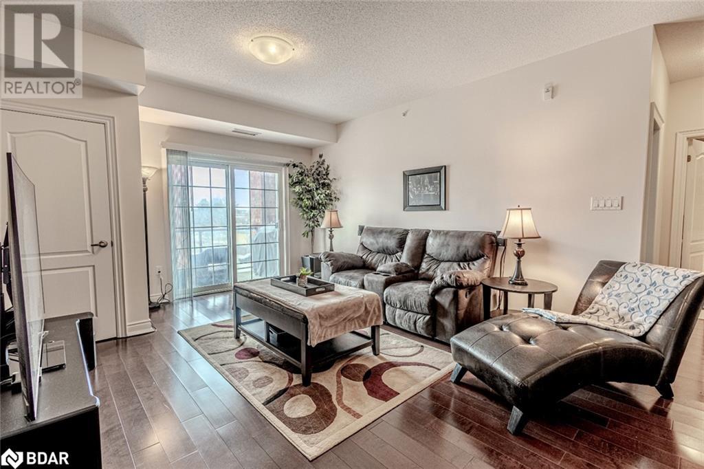 43 FERNDALE Drive S Unit# 305