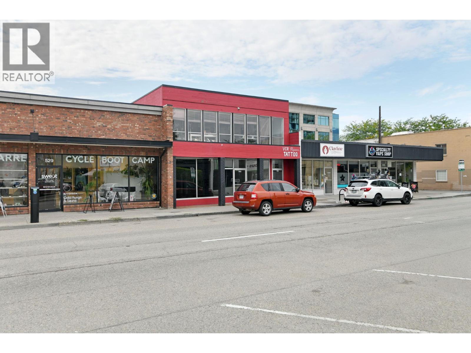 525 - 527 Lawrence Avenue