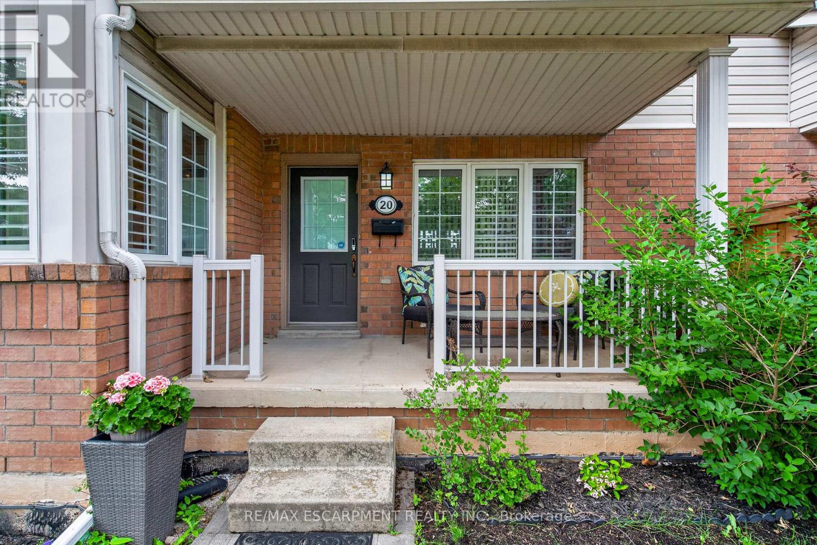 20 - 100 BEDDOE DRIVE