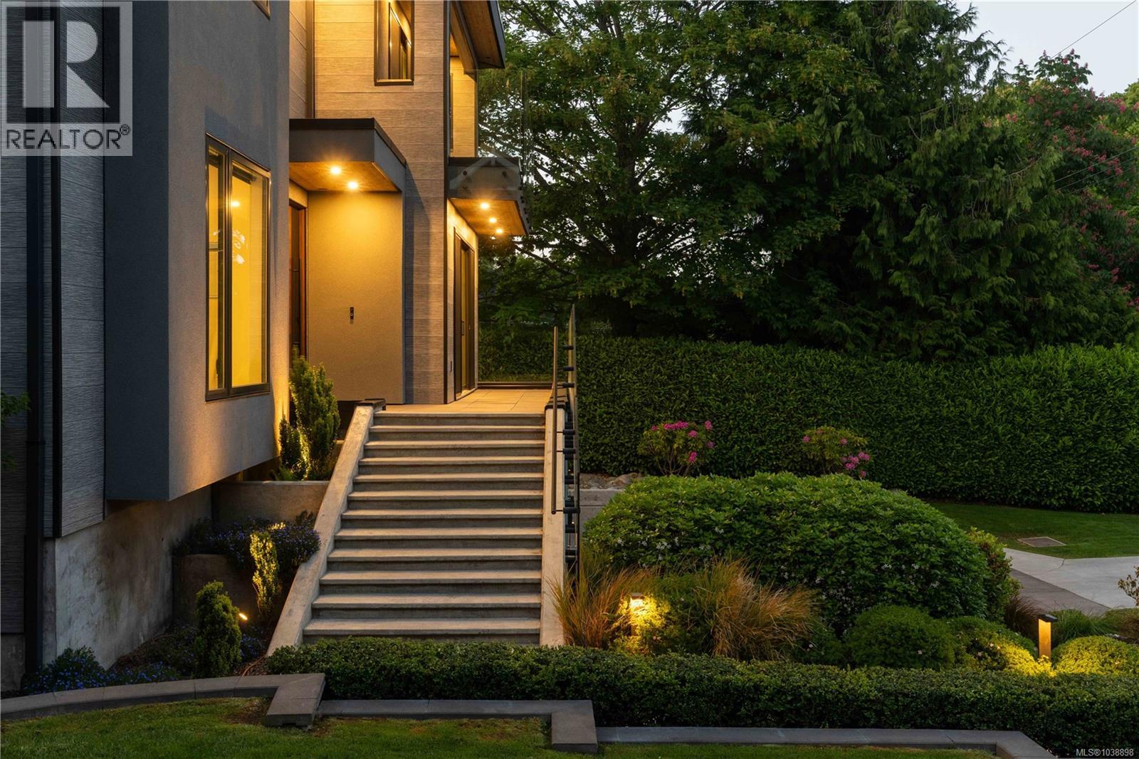 374 Sunset Ave