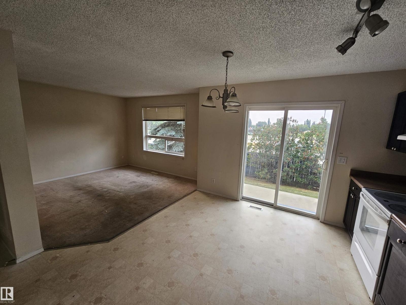 #27 3 GROVE MEADOW DR