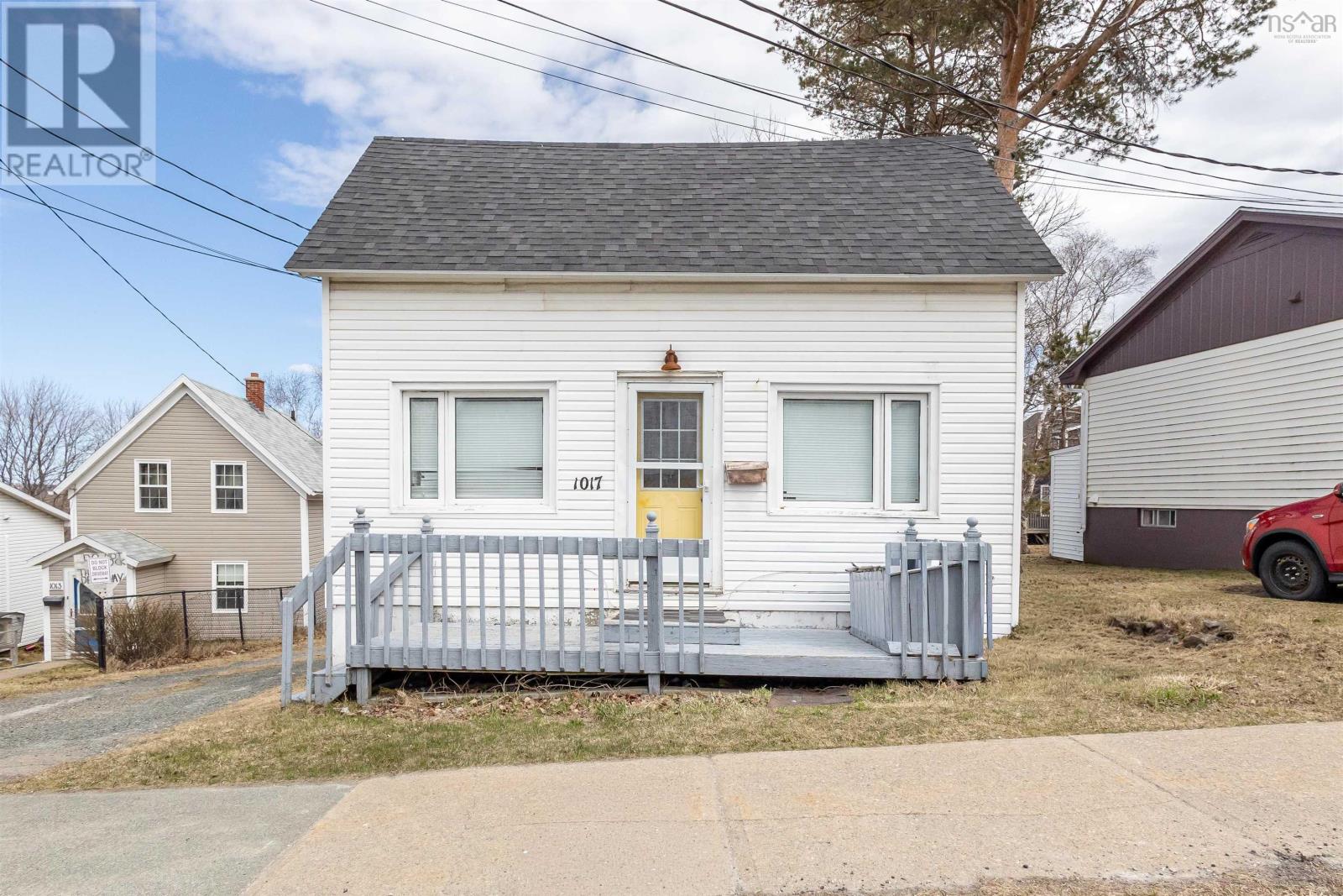 Photo 1 of 7 — 1017 George Street, Sydney, NS B1P1M5