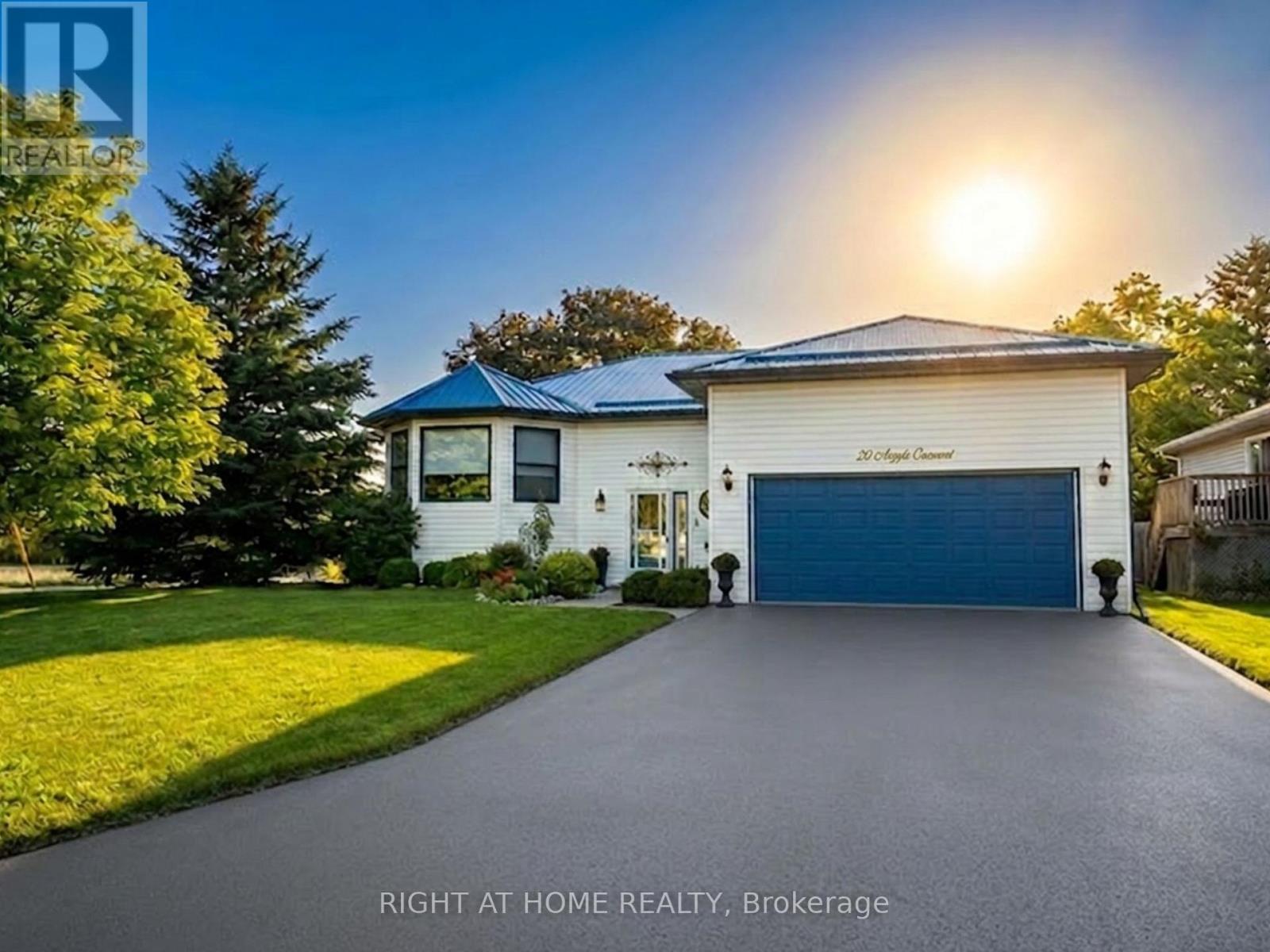Photo 1 of 30 — 20 ARGYLE CRESCENT, Prince Edward County (Picton Ward), ON K0K2T0
