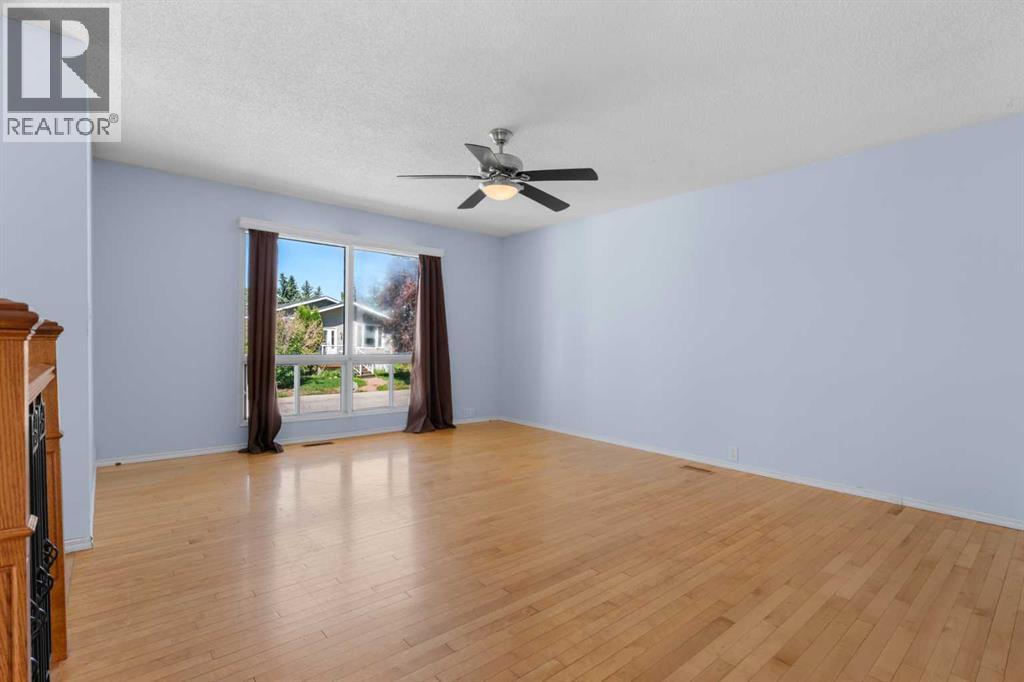 27 Elk Hill SE