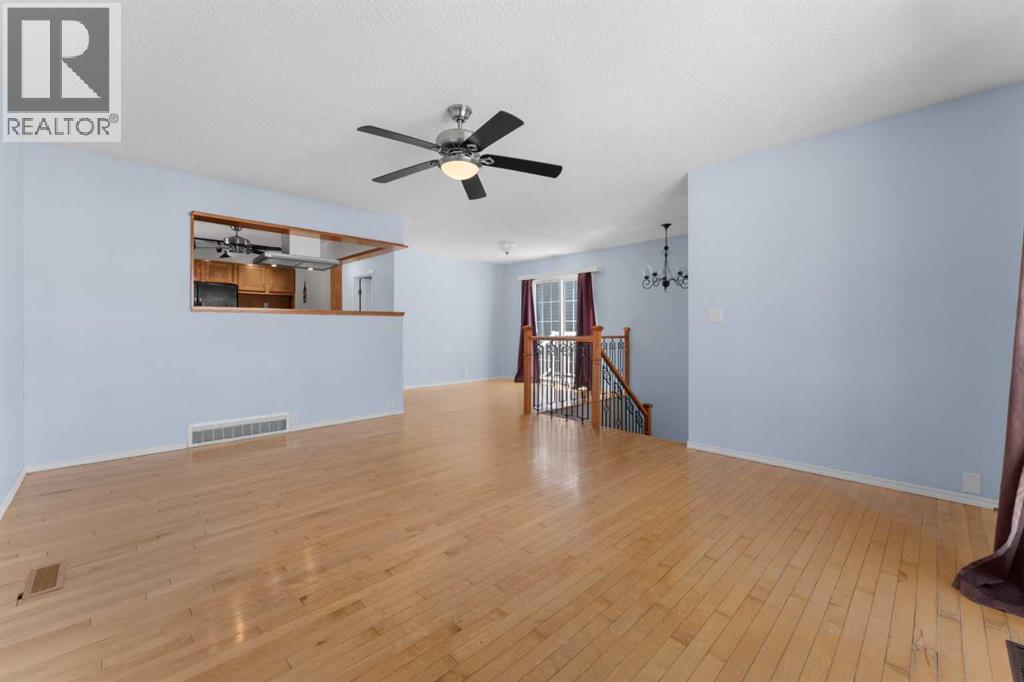 27 Elk Hill SE