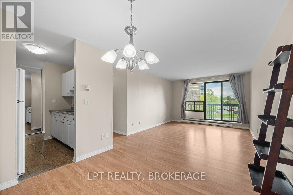 Photo 1 of 29 — 303 - 17 ELDON HALL PLACE Unit 303, Kingston (Central City West), ON K7M7H5