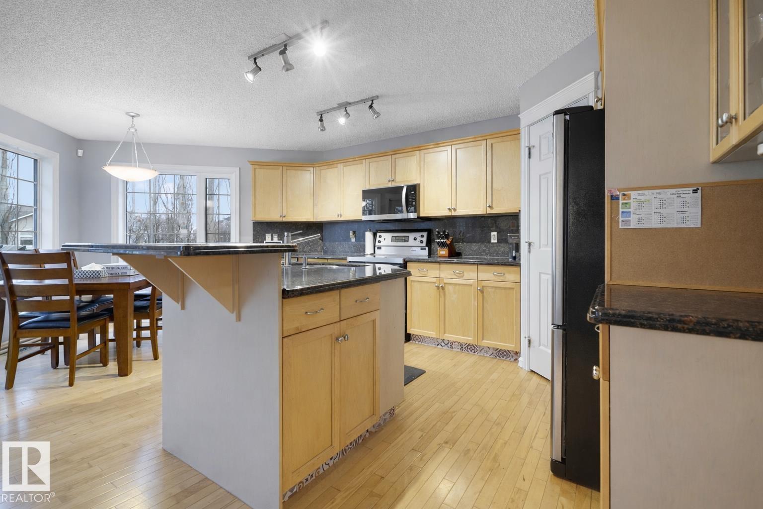 580 GLENWRIGHT CR NW