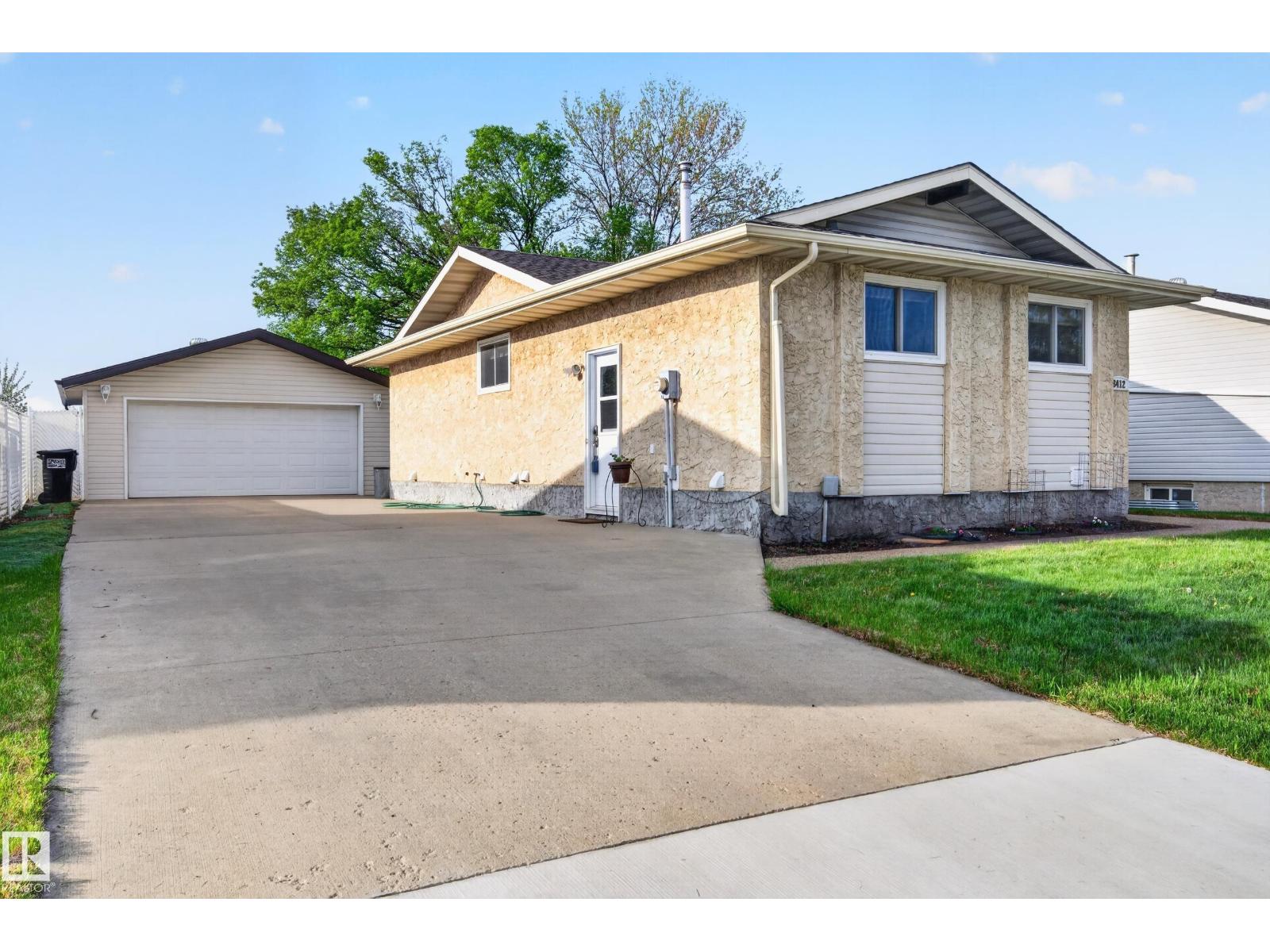 3412 142 AV NW