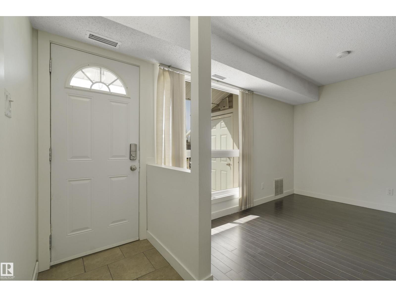 #54 2204 118 ST NW