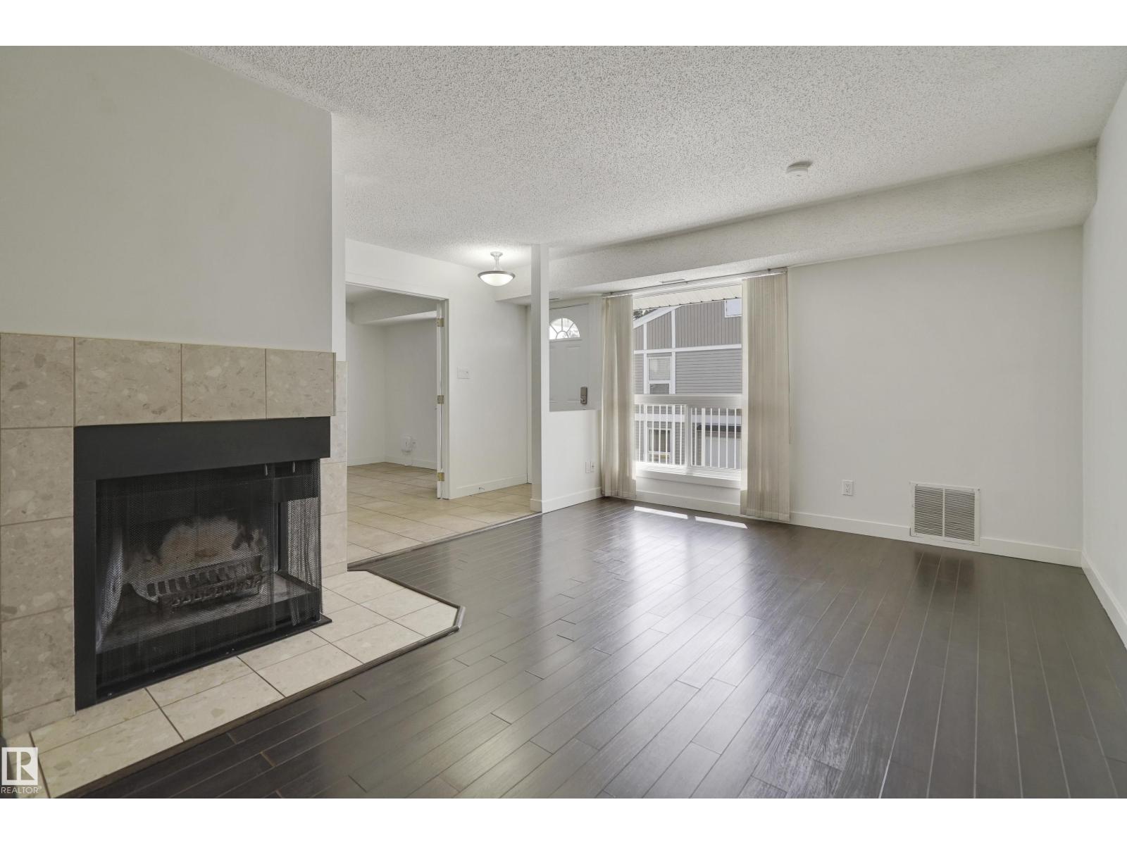 #54 2204 118 ST NW