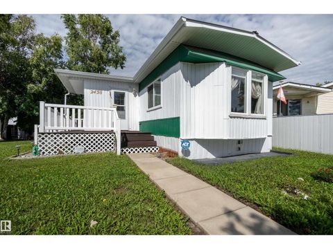 2438 Lakeview BA NW Edmonton AB T5S1T7