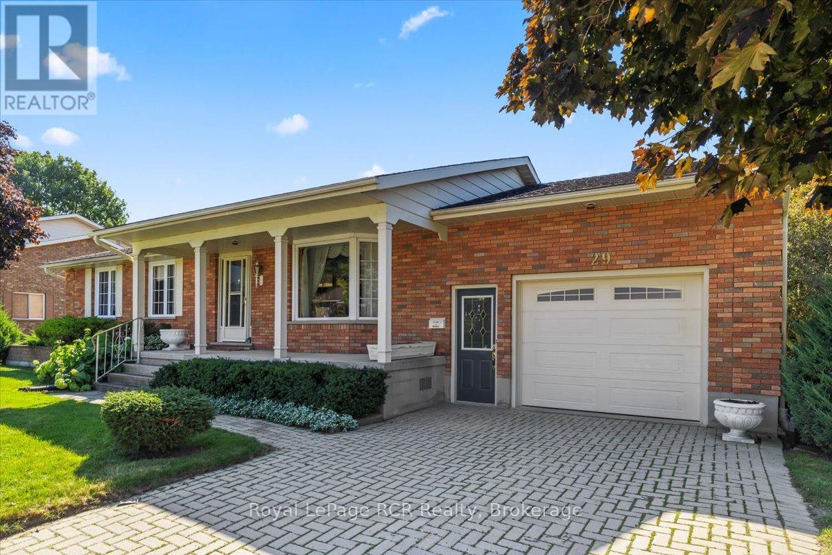 29 2ND STREET CRESCENT