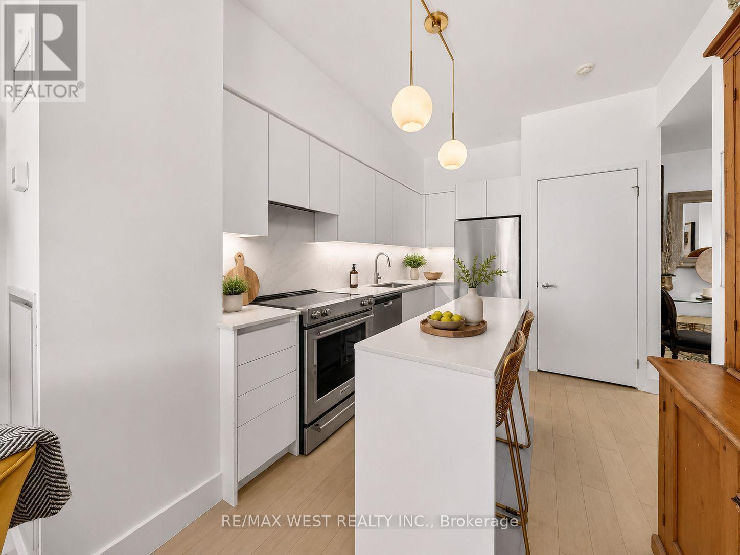 215 - 601 KINGSTON ROAD