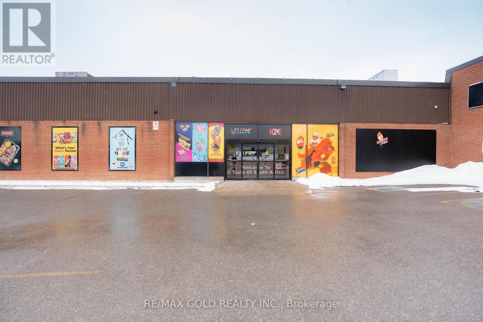 2 - 2110 DUNDAS STREET E