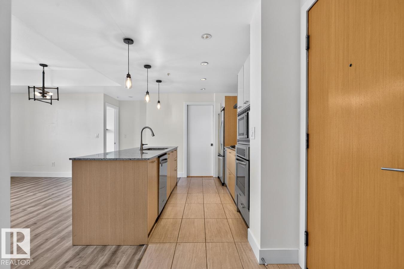 #407 2504 109 ST NW