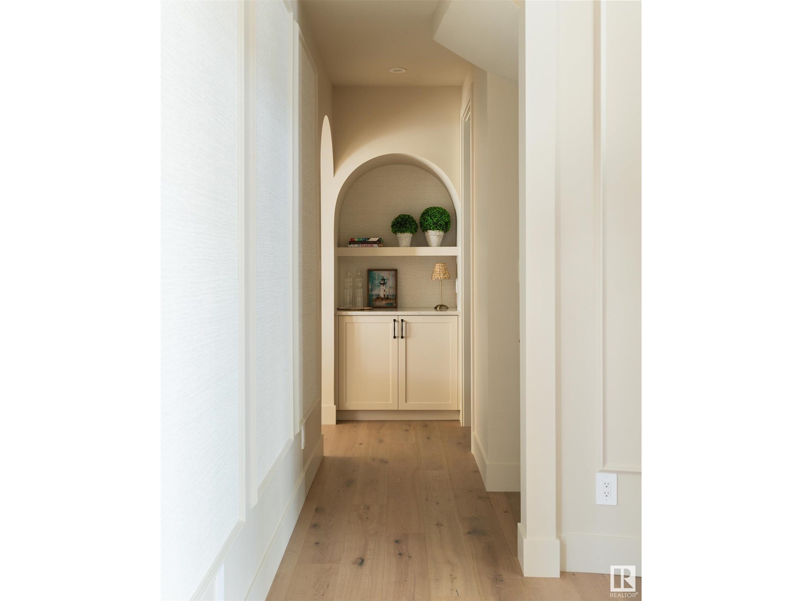 8 JARDIN PL