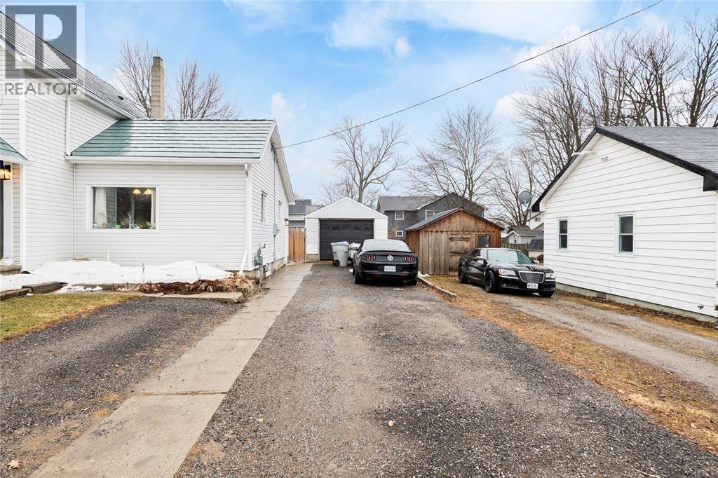 590 SIMCOE STREET