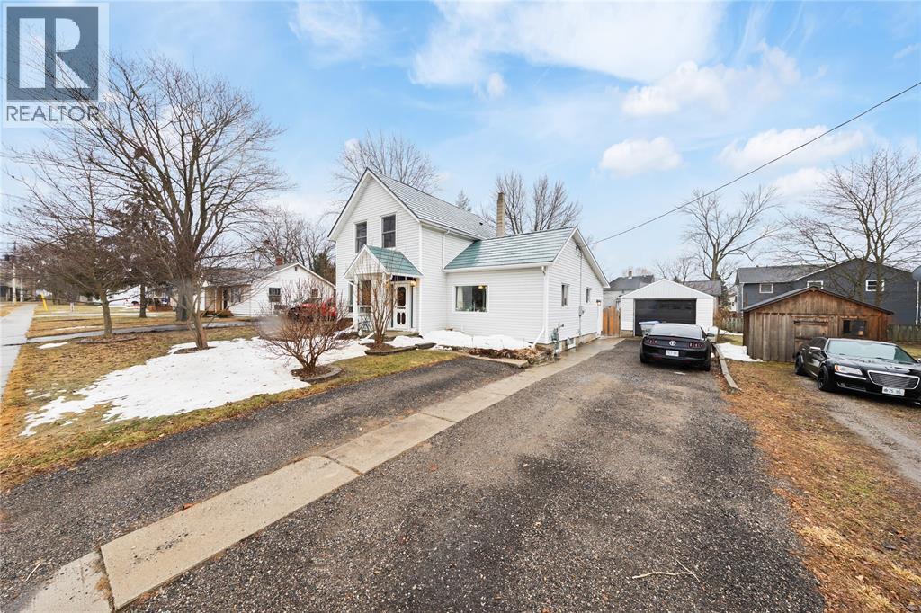 590 SIMCOE STREET