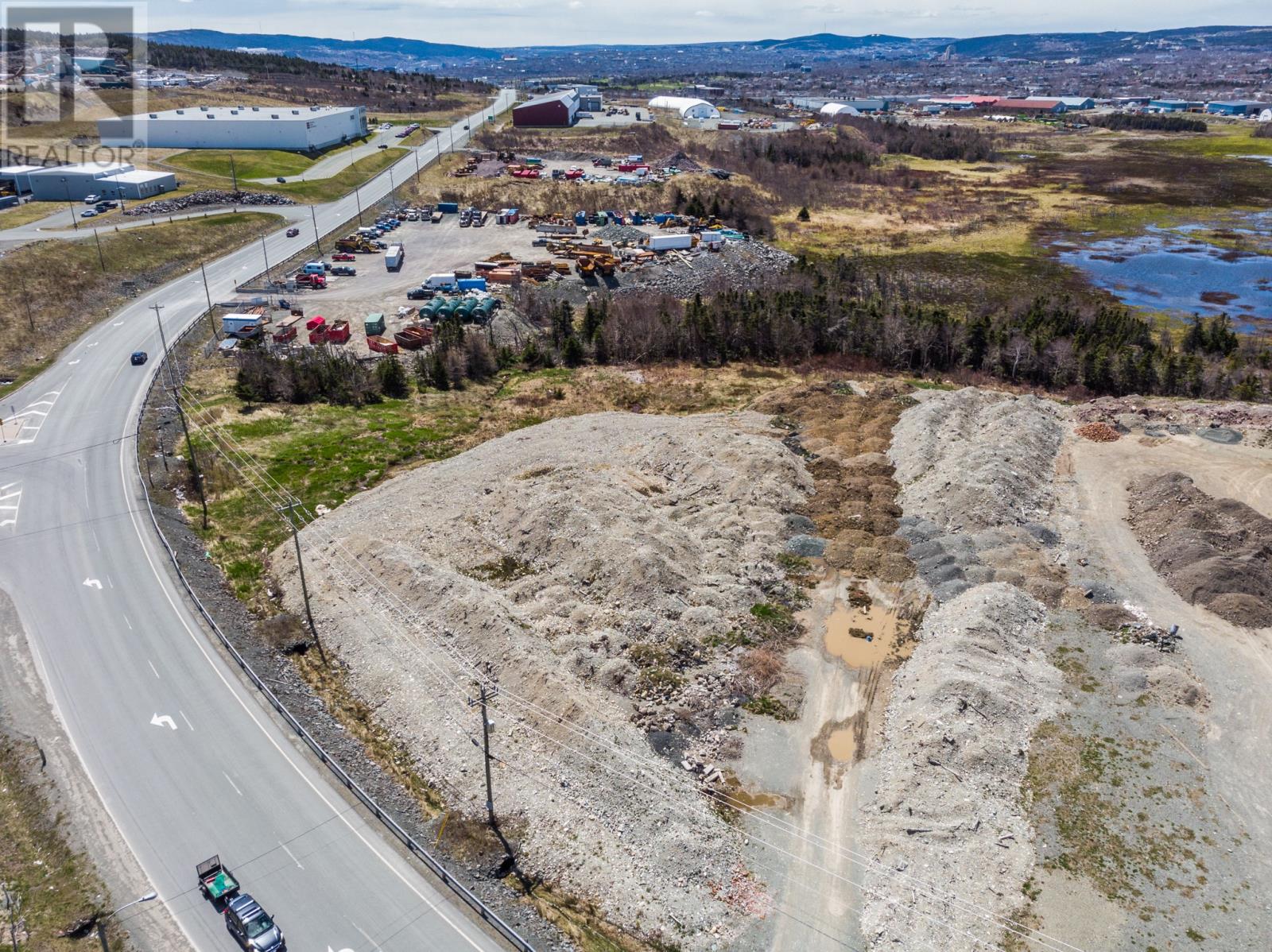 365 East White Hills Road