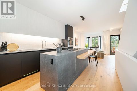 259 LISGAR STREET Toronto (Little Portugal) ON M6J3G8